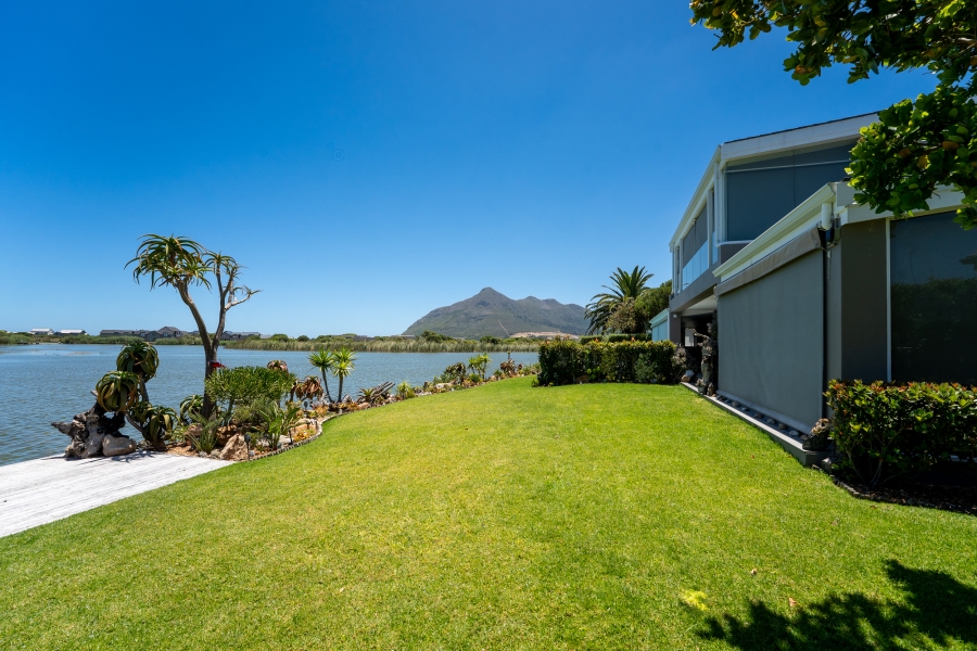 3 Bedroom Property for Sale in Lake Michelle Western Cape